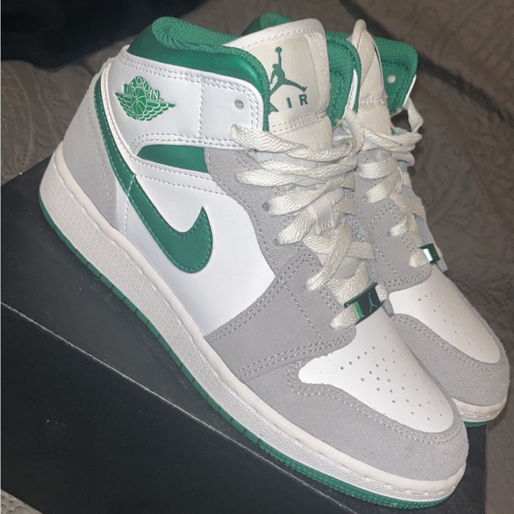 Jordan 1 Mids Worn maybe 3 times!